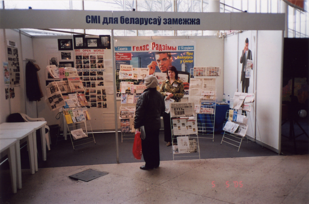 Újságos Belaruszban 2005-ben (Wikipedia)