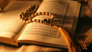 Robbanó Koránokkal és hűtőkkel nyomulnak az iszlamisták