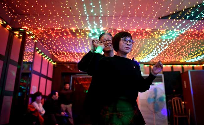 old-people-disco-afp_650x400_51455425501