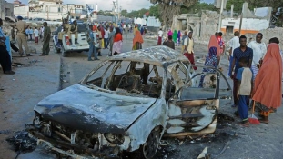 Újból robbantott az al-Shabab Szomáliában, harmincan meghaltak
