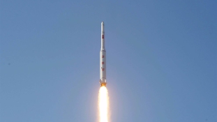 Újabb rakétákkal válaszolt a szankciókra Észak-Korea