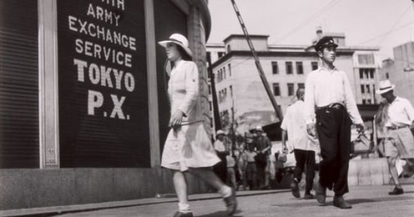Főként a 2. világháborús utáni Japánt dokumentálta.