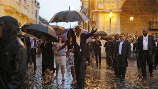 Kubában, esőben – Havanna utcáin sétálgatott Obama
