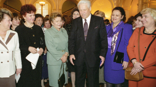 Igazi bögréset sütött Nőnapra Jelcin özvegye