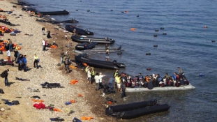 Migránsok: megérkeztek a török összekötők Leszboszra