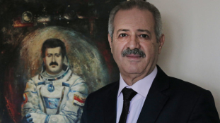 Hogyan lett menekült az első szíriai űrhajósból