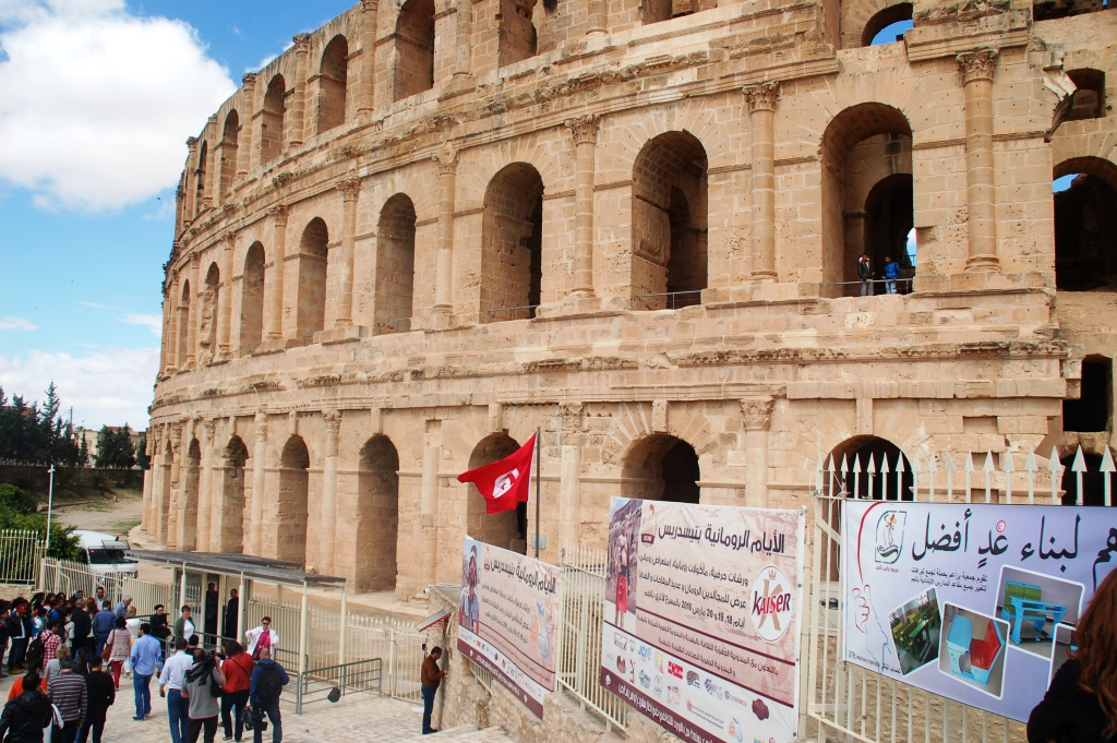 Belépés az El Jem Amfiteátrumba