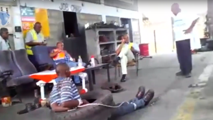 Megkínozta, majd felgyújtotta tolvajláson kapott alkalmazottját (videóval)