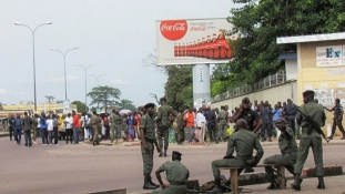 Lecsaptak a nindzsák Brazzaville-ben, több ezren menekülnek a harcok elől