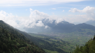 Csak egy-két gyerek jár egy osztályba a svájci hegytetőn álló faluban