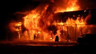 16 kisgyerek égett halálra egy házavató bulin