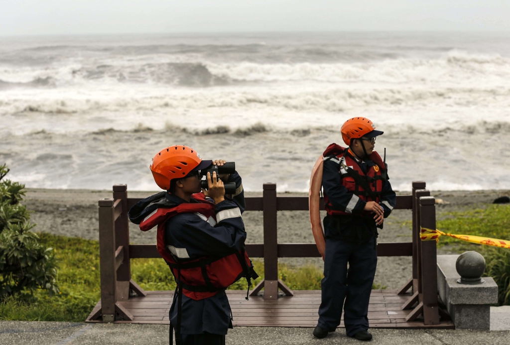 Preparations for Typhoon Nepartak in Taiwan