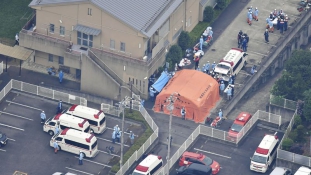 Fogyatékkal élőket gyilkolt egy ámokfutó Japánban