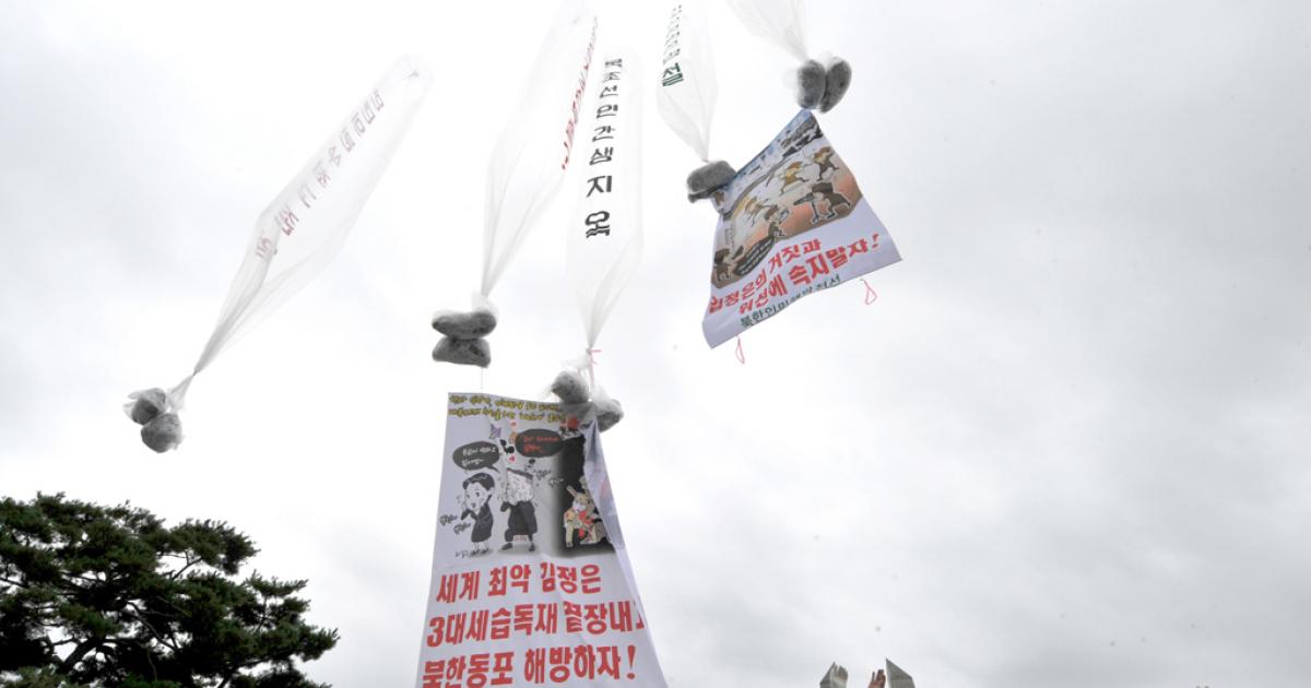 north_korea_threatens_strike_over_leaflet_propaganda_october_19_2012