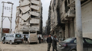 Áttörték az ostromgyűrűt Aleppónál – állítják a lázadók