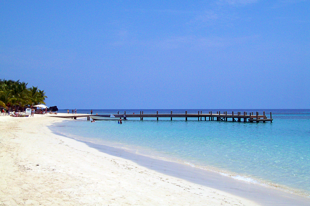 Roatán (Wikimedia Commons)