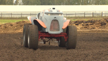 Megjött Agrobot, az orosz vezető nélküli traktor (videó)