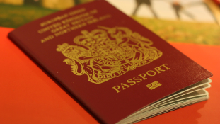 Fekete Háló: vásároljon brit útlevelet csekély 800 fontért!