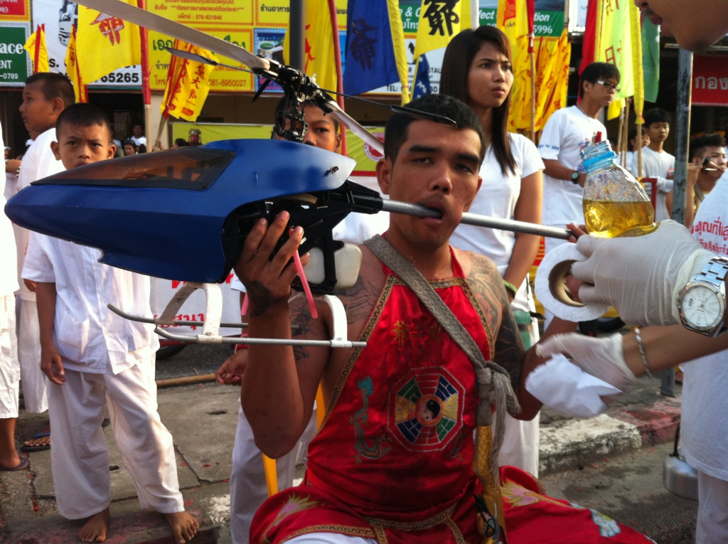 mah_song_at_the_vegetarian_festival_in_phuket_02-1