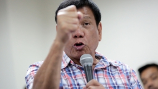 Isten kérte, hogy ne káromkodjak – vigyázni fog a szájára a Fülöp-szigetek elnöke