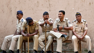 13 éves lány vette át a parancsnokságot egy indiai rendőrkapitányságon