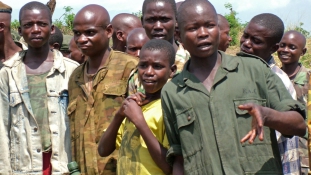 145 a 16 ezerből – gyerekkatonákat engedtek el Dél-Szudánban