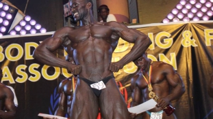 Testépítő verseny Ugandában