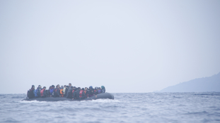 Több mint 200-an vesztek a tengerbe Líbia partjainál