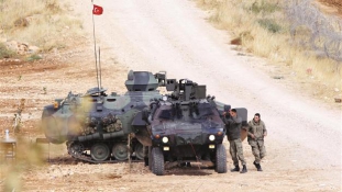 Újabb török harckocsik indultak az iraki határhoz