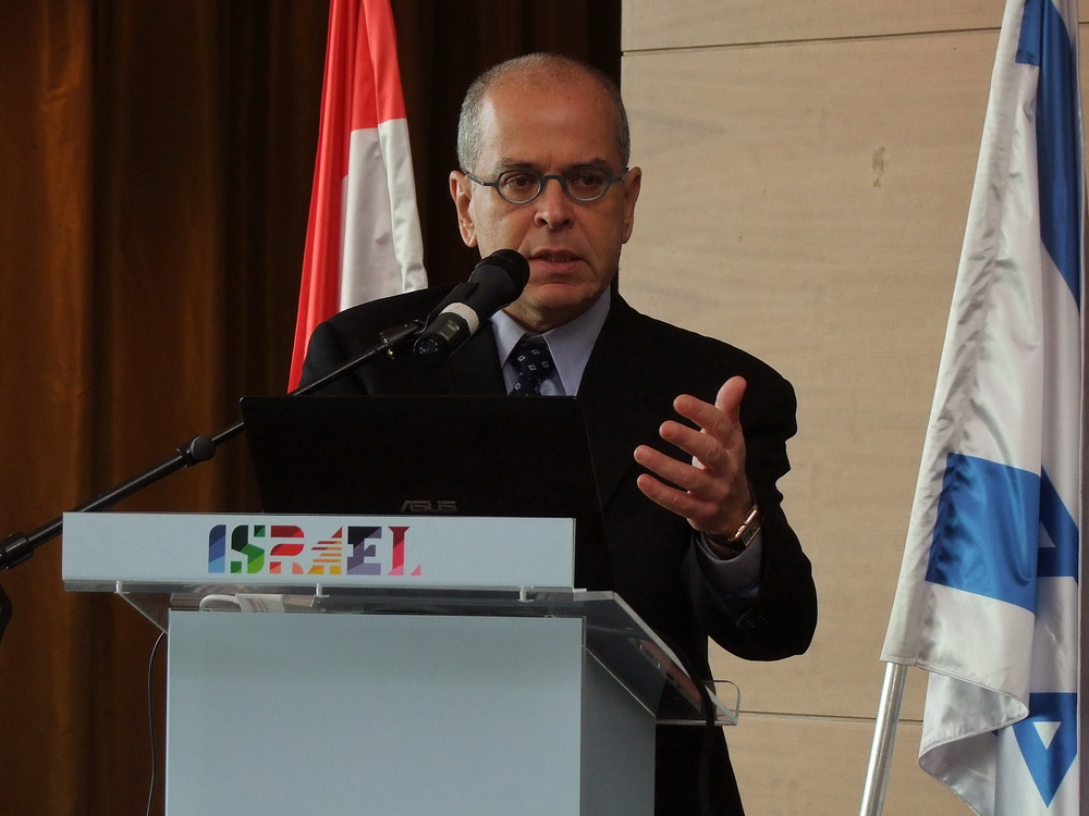 Yossi Amrani nagykövet.