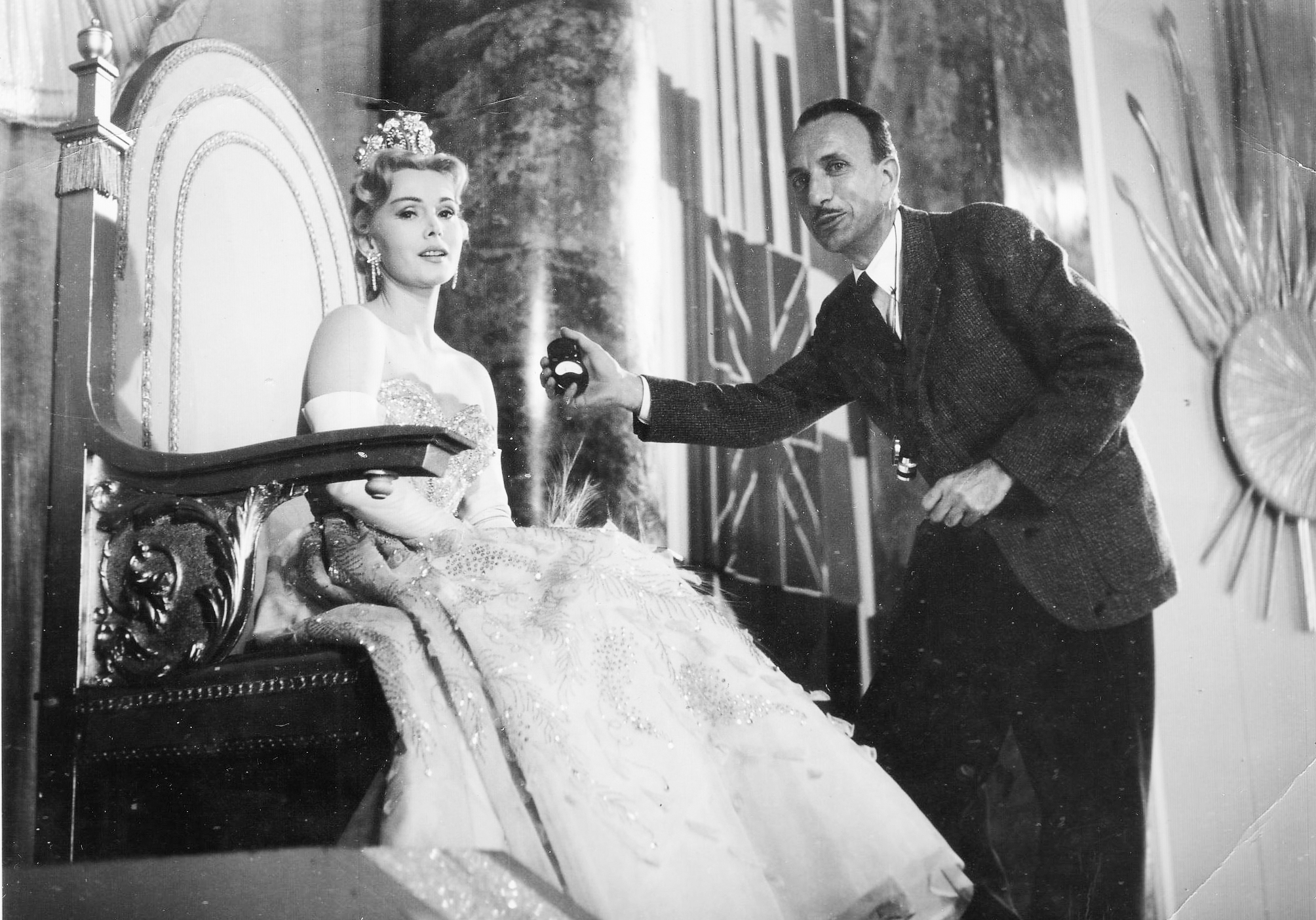 Filmforgatáson Heinz Ritter operatőrrel Wiesbadenben, 1954-ben