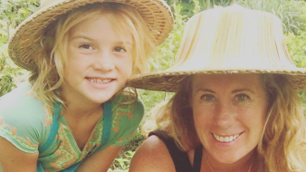 Felmondott és most 6 éves lányával járja be a világot az ausztrál anyuka