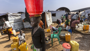 A dél-szudáni nők szeszfőzésből tartják fenn családjaikat a menekülttáborokban