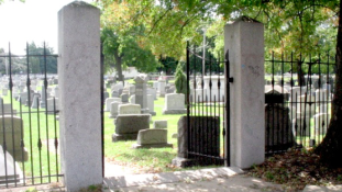 Megint – több mint 500 sírkövet rongáltak meg egy zsidó temetőben Amerikában