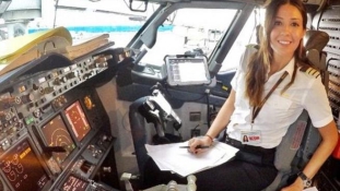 Képeivel akar kedvet csinálni a nőknek szakmájához a török pilótanő