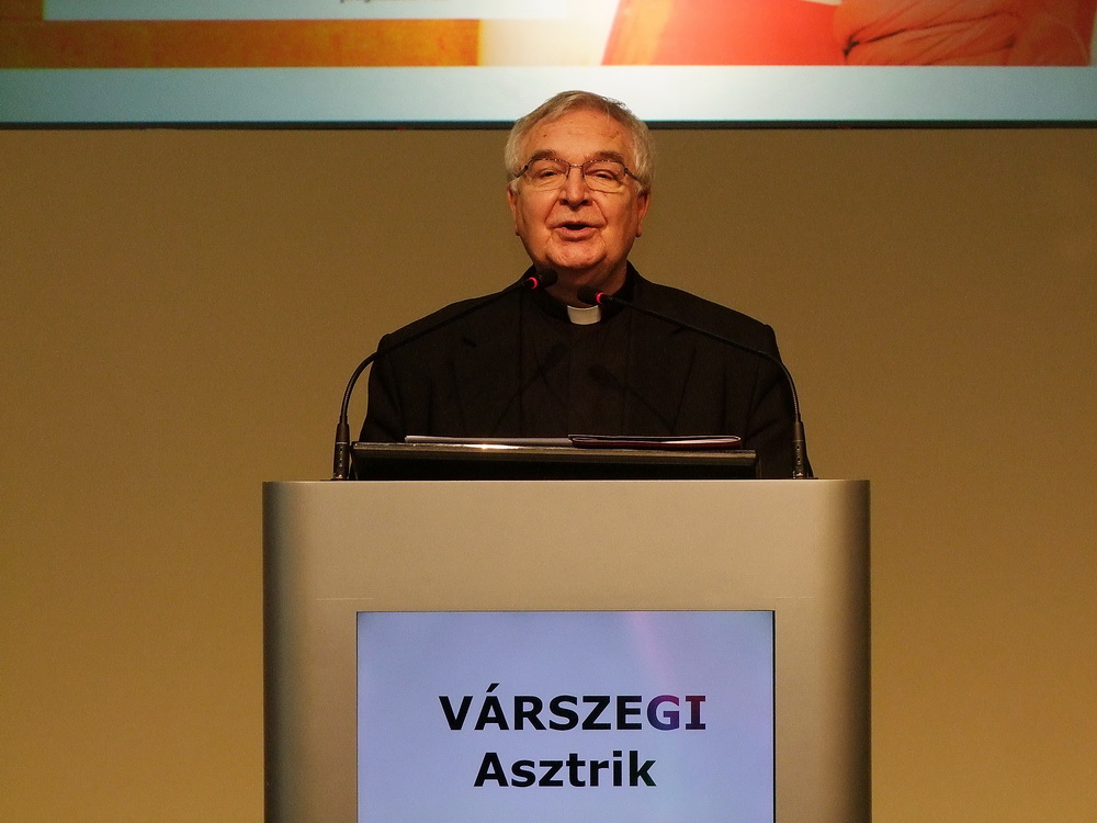 Várszegi Asztrik pannonhalmi főapát.