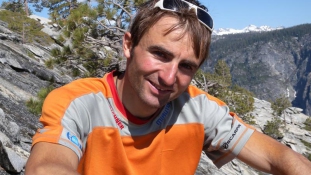 Lezuhant és meghalt a legendás hegymászó, Ueli Steck a Mount Everesten