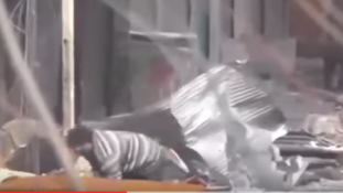 Fogyatékkal élő férfit küldött öngyilkos robbantónak az ISIS – videó