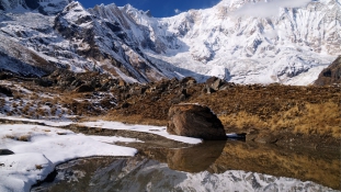 47 nap után élve találták meg a Himalájában eltűnt hegymászót – videó