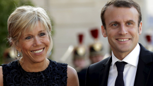 Franciaország legfiatalabb elnöke lehet Emmanuel Macron, akinek a neje 24 évvel idősebb