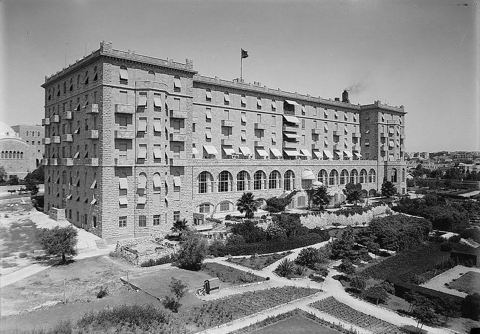 A hotel a kert felől 1931-ben / Wikipedia