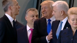 Trump kissé agresszíven nyomul a brüsszeli NATO-csúcson – videó