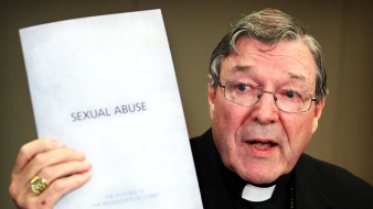 Vádat emeltek Ausztráliában a Vatikán elnéző kincstárnoka ellen