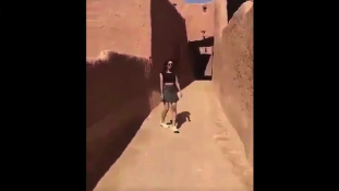 Ha elkapják, börtönbe csukhatják a miniszoknyás lányt Szaúd-Arábiában