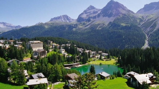 Botrány Svájcban: a zsidó vendégek zuhanyozzanak úszás előtt
