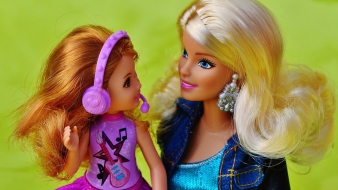 Barbie babával akartak felrobbantani egy utasszállító gépet
