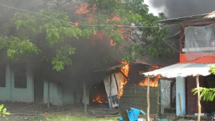 Felégetett rohingya falvak Mianmarban – légi felvételek