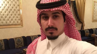 Tűzbe veszett a családja a szaúdi férfinak, aki több tucat embert mentett meg a tűzhaláltól – videó