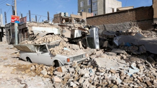 Az állam rosszabb házakat épített – fagyosak az éjszakák az iráni földrengés túlélőinek