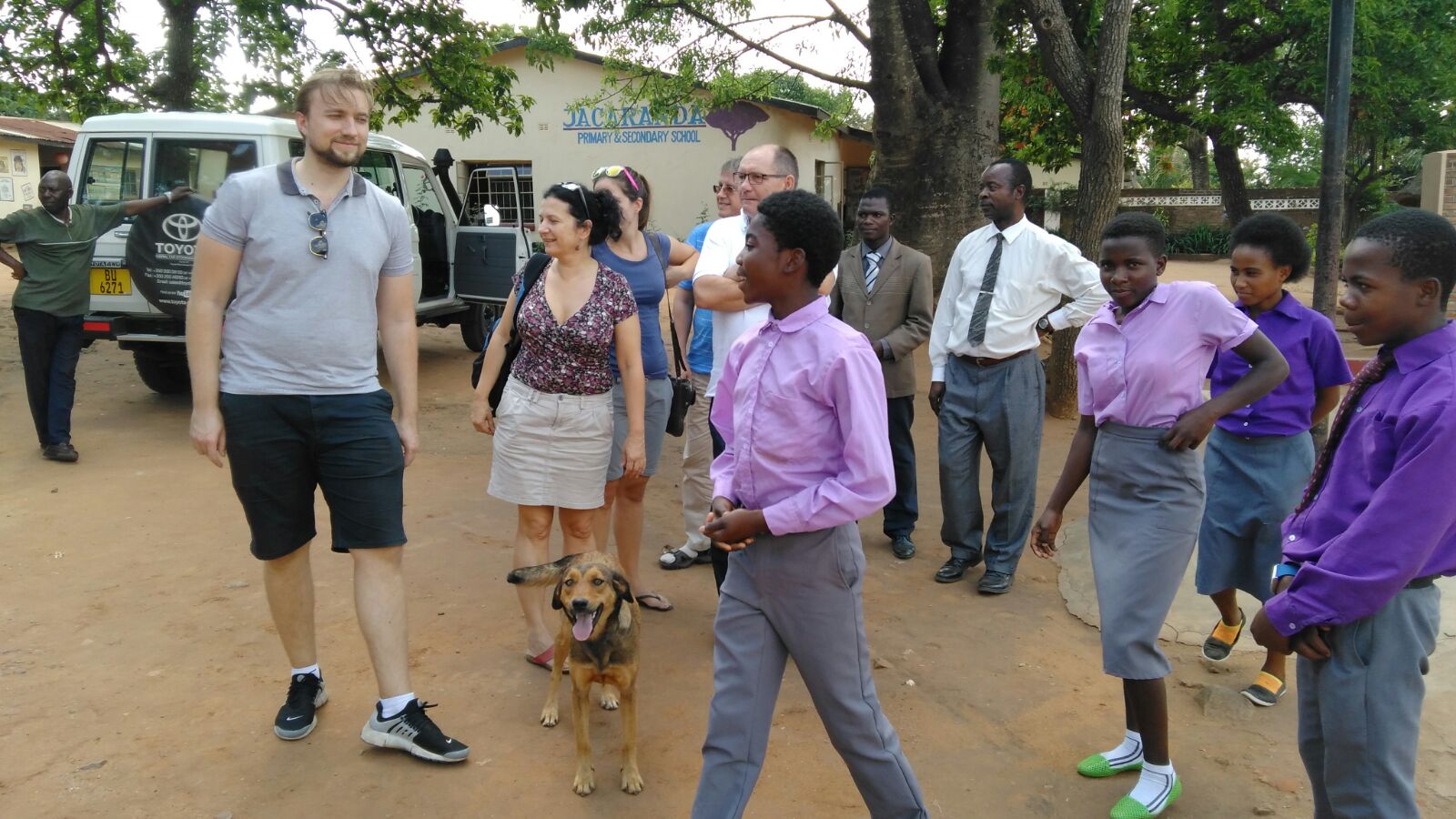 A Magyar Afrika Társaság orvosai a Jacaranda Iskolában.